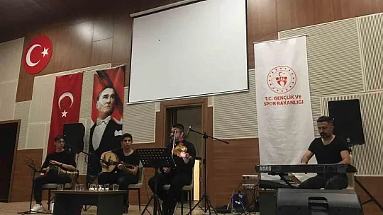 Depremzedeler bayram konseri ile moral buldu