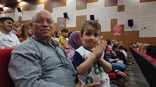 Depremzedeler bayram konseri ile moral buldu