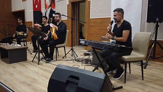 Depremzedeler bayram konseri ile moral buldu