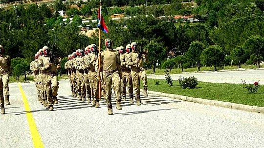 Engelli bireyler asker oldu, aileleri gururlandı