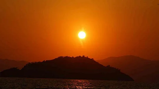 MUĞLA'DA GÖZ KAMAŞTIRAN GÜN BATIMI