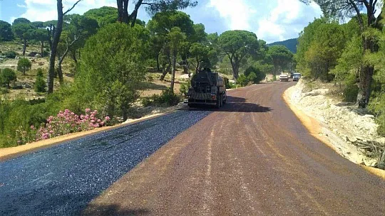 Muğla'da kırsal mahallerin yolları yenileniyor