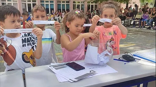 MUĞLA'DA MİNİK ÖĞRENCİLERİ ŞUBELERİ KURA İLE BELİRLENDİ