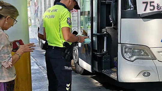 MUĞLA'DA OTOBÜSLERDE MÜŞTERİ KILIĞINDA DENETİM YAPILDI