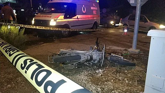 Muğla'da otomobille motosikletin çarpışma anı kamerada