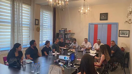 Roman Vatandaşlara Strateji Belgesi Veriliyor