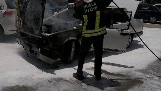 Muğla'da seyir halindeki otomobil yandı