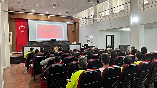 MUĞLA'DA TRAFİK BİRİMLERİNDE GÖREVLİ EMNİYET PERSONELİ EĞİTİMDEN GEÇİYOR