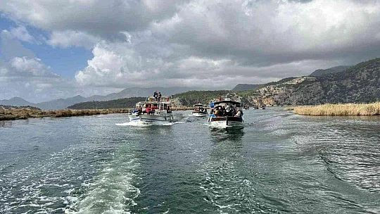 MUĞLA'DA ÜNİVERSİTE ÖĞRENCİLERİ TARİHİ VE DOĞAL GÜZELLİKLERİ KEŞFETTİ