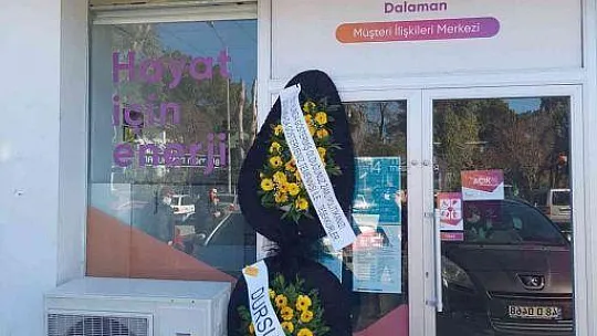Muğla Dalaman'da bir vatandaş yüksek bulduğu elektrik faturası için Aydem'e siyah çelenk bıraktı