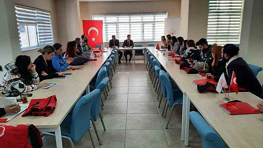 MUĞLA'DAN KIRMIZI YELEKLİLER DEPREMZEDE VATANDAŞLAR İÇİN YOLA ÇIKTI
