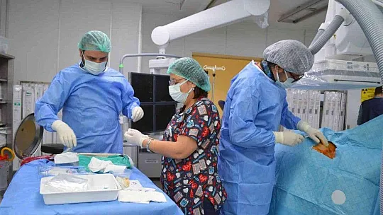 Muğla EAH'da ilk defa hastaya 3 kablolu pil takıldı