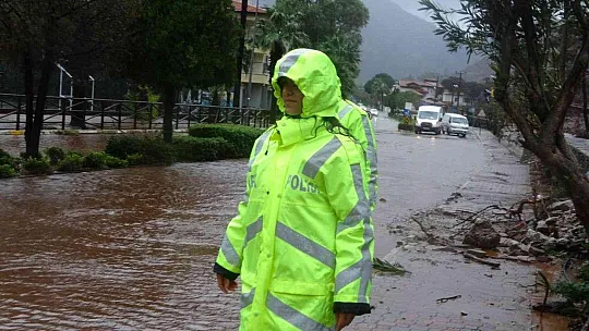 Dilberoğlu, sağanak yağışın etkili olduğu bölgelerde incelemelerde bulundu
