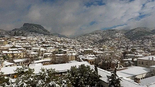 Muğla'nın tarihi evleri beyaz gelinlik giydi