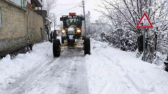 Muğla'nın yüksek kesimlerinde kar mücadelesi