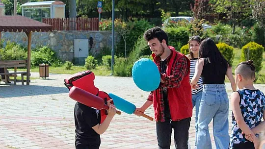 Gökyüzü uçurtmalarla renklendi