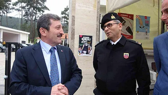 Muğla Valisi Tavlı önce denetimlere katıldı sonra iftarını Jandarma ve emniyet birimleri ile yaptı