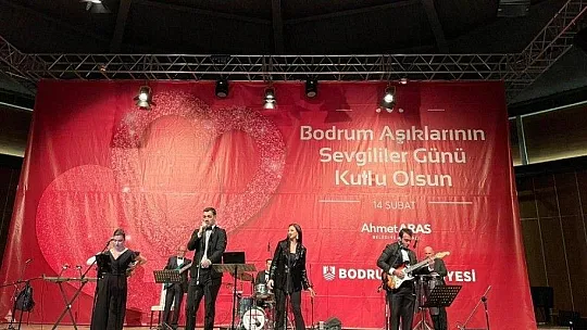 Müziğe hasret kalan sanatçılar sahneden inmek bilmedi