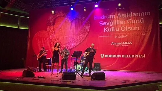 Müziğe hasret kalan sanatçılar sahneden inmek bilmedi