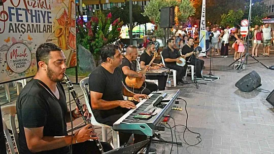 GÖCEK MEYDANI'NDA MÜZİKLİ AKŞAMLAR
