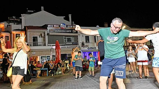 GÖCEK MEYDANI'NDA MÜZİKLİ AKŞAMLAR