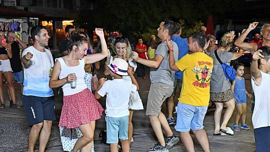 GÖCEK MEYDANI'NDA MÜZİKLİ AKŞAMLAR