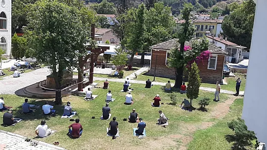 Fethiye'de Cuma Namazı Nerelerde, Nasıl Kılındı? İşte Detaylar