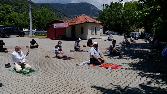 Fethiye'de Cuma Namazı Nerelerde, Nasıl Kılındı? İşte Detaylar