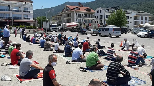 Fethiye'de Cuma Namazı Nerelerde, Nasıl Kılındı? İşte Detaylar