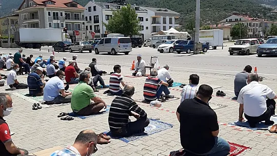 Fethiye'de Cuma Namazı Nerelerde, Nasıl Kılındı? İşte Detaylar