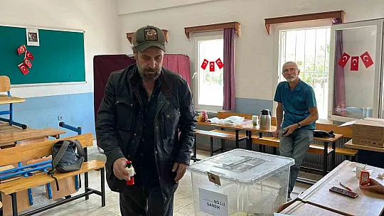 Nejat İşler ve Fedon oylarını Bodrum'da kullandı