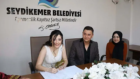 Başkan Otgöz, Genç Çiftlerin Nikah Akitlerini Gerçekleştirdi