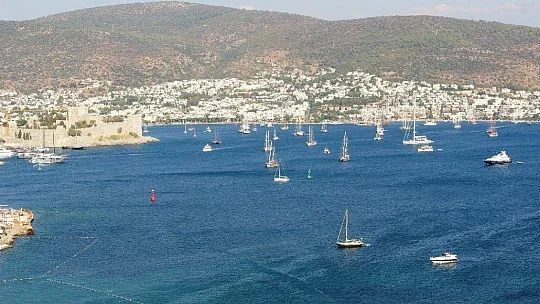 Nüfus patlaması yaşanan turizm cennetinde yazlıkçılar nüfuslarını Bodrum'a aldırıyor