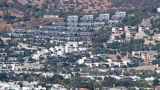 Nüfus patlaması yaşanan turizm cennetinde yazlıkçılar nüfuslarını Bodrum'a aldırıyor