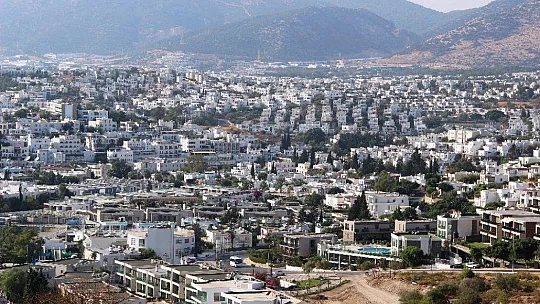 Nüfus patlaması yaşanan turizm cennetinde yazlıkçılar nüfuslarını Bodrum'a aldırıyor