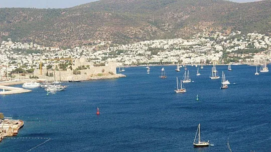 Nüfus patlaması yaşanan turizm cennetinde yazlıkçılar nüfuslarını Bodrum'a aldırıyor