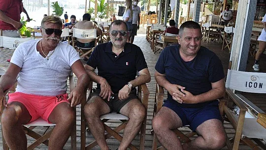 Nuri Alço, balayı için Marmaris'e geldi