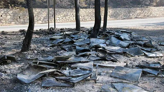 Odada her şey yandı, 'Besmele' yazısı yanmadı