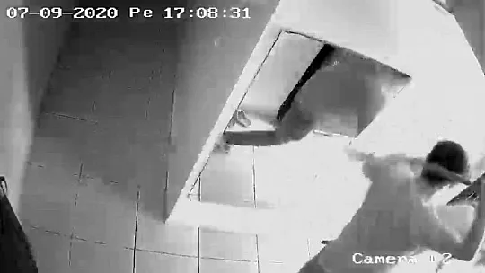 Öfkeli adam, evine girdiği kadını öldüresiye dövdü
