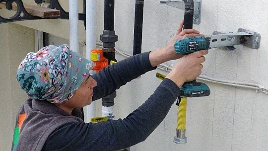 Oğlu askere gidince yerine annesi doğalgaz tesisatçısı oldu