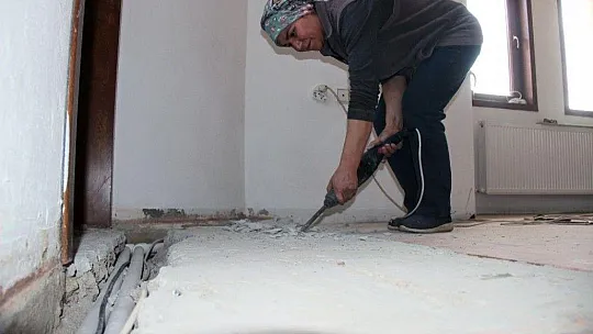 Oğlu askere gidince yerine annesi doğalgaz tesisatçısı oldu