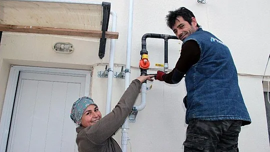 Oğlu askere gidince yerine annesi doğalgaz tesisatçısı oldu