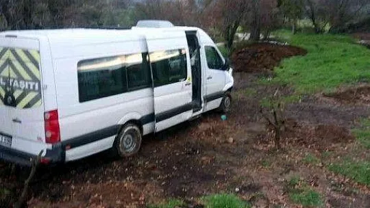 Öğrenci servisi kaza yaptı: 3 yaralı