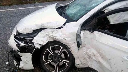 Öğrenci servisi kaza yaptı: 3 yaralı