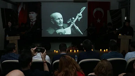 Öğrenciler halk ozanı Aşık Veysel'i andı