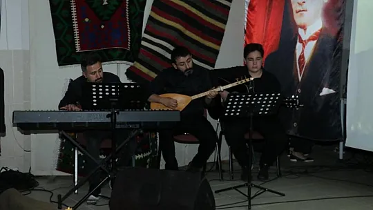 Öğrenciler halk ozanı Aşık Veysel'i andı