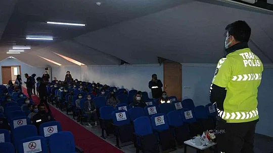 Öğrencilere trafik güvenliği eğitimi verildi