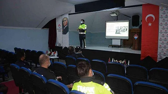 Öğrencilere trafik güvenliği eğitimi verildi