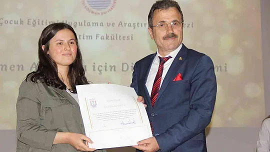Öğretmen adayları 'Diksiyon Eğitimi' sertifikalarını aldı