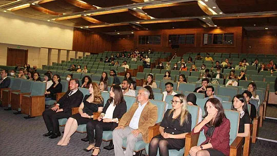 Öğretmen adayları 'Diksiyon Eğitimi' sertifikalarını aldı